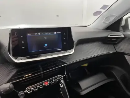 Photo 27 Peugeot 2008  PureTech 100 S&S BVM6