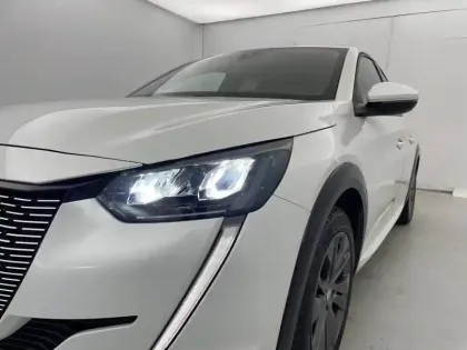 Photo 23 Peugeot 208  Electrique 50 kWh 136ch