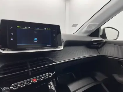 Photo 27 Peugeot 208  Electrique 50 kWh 136ch