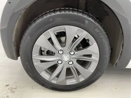 Photo 18 Peugeot 208  Electrique 50 kWh 136ch