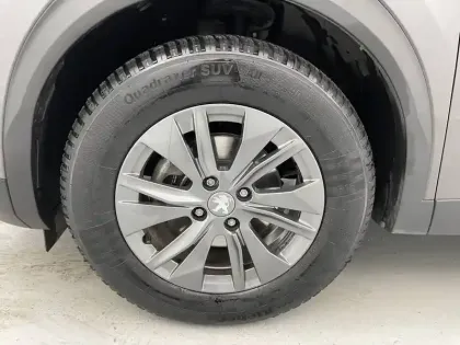 Photo 48 Peugeot 2008  PureTech 100 S&S BVM6