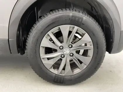 Photo 47 Peugeot 2008  PureTech 100 S&S BVM6