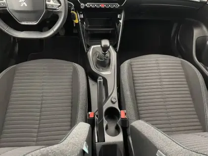 Photo 56 Peugeot 2008  PureTech 100 S&S BVM6