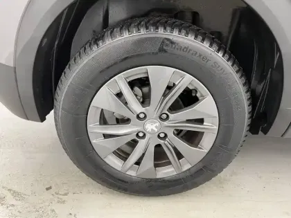 Photo 50 Peugeot 2008  PureTech 100 S&S BVM6