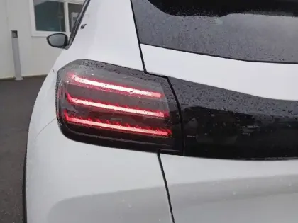 Photo 39 Peugeot 208  Hybrid 100 e-DCS6