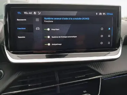 Photo 42 Peugeot 208  Hybrid 100 e-DCS6