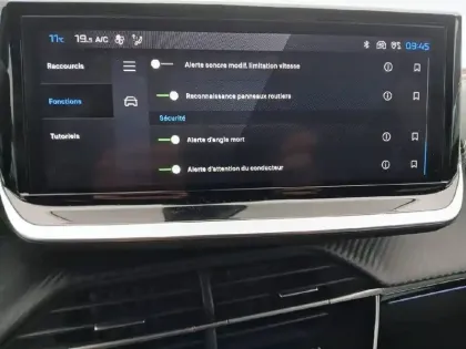 Photo 44 Peugeot 208  Hybrid 100 e-DCS6