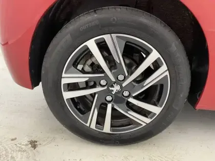 Photo 18 Peugeot 208  PureTech 100 S&S EAT8