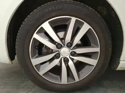 Photo 10 Peugeot 308  PureTech 110ch S&S BVM6