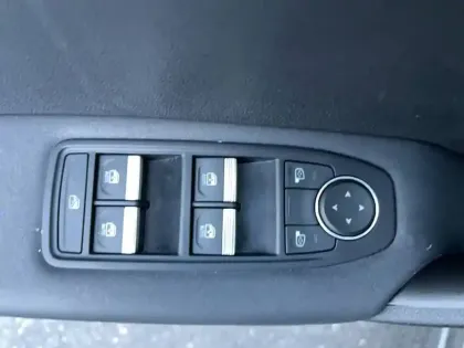 Photo 21 Renault Captur  E-Tech full hybrid 145 ch