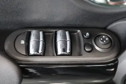 Photo 13 Mini Mini Hatch 5 Portes Cooper 136 ch DKG7