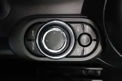 Photo 12 Mini Mini Hatch 5 Portes Cooper 136 ch DKG7