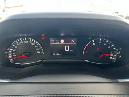 Photo 12 Peugeot 2008 Gén. II Ph1 NG Allure 5