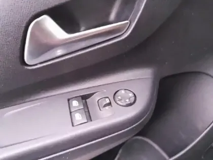 Photo 19 Opel Corsa  1.2 Turbo 100 ch BVM6 Edition