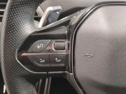 Photo 18 Peugeot 3008  Hybrid4 300 e-EAT8 GT