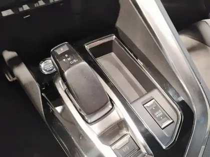 Photo 23 Peugeot 3008  Hybrid4 300 e-EAT8 GT