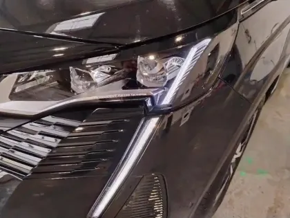 Photo 13 Peugeot 3008  Hybrid4 300 e-EAT8 GT