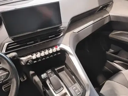 Photo 21 Peugeot 3008  Hybrid4 300 e-EAT8 GT