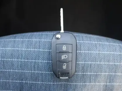 Photo 14 Peugeot 208  1.2 PureTech 75ch S&S Like 2022