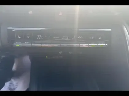 Photo 13 Toyota C-HR  Hybride 200 design pack confort RAC NG 2WD