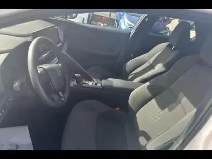 Photo 8 Toyota C-HR  Hybride 200 design pack confort RAC NG 2WD