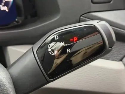 Photo 8 Volkswagen Crafter  Fg 35 L3H3 2.0 TDI 140ch Business Traction BVA8