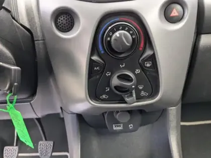 Photo 13 Toyota Aygo  1.0 VVT-i 72ch x-play x-app 3p