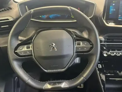 Photo 11 Peugeot 208  e- 136ch GT