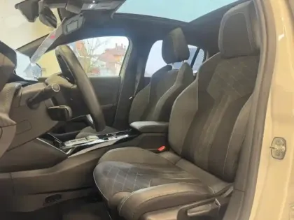 Photo 13 Peugeot 208  e- 136ch GT