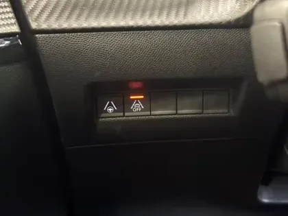 Photo 9 Peugeot 208  e- 136ch GT