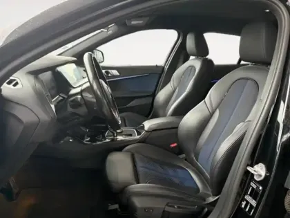 Photo 8 BMW Serie 1 Série 1 118dA 150ch M Sport