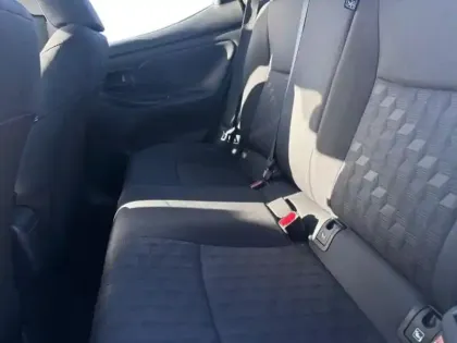 Photo 13 Toyota Yaris  116h Dynamic 5p MC24