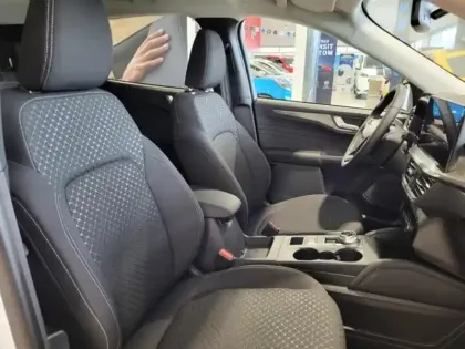 Photo 10 Ford Kuga  2.5 Duratec 180ch Hybrid FlexiFuel Titanium Powershift