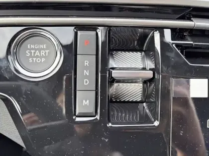 Photo 57 Peugeot 3008  Hybrid 145 e-DCS6