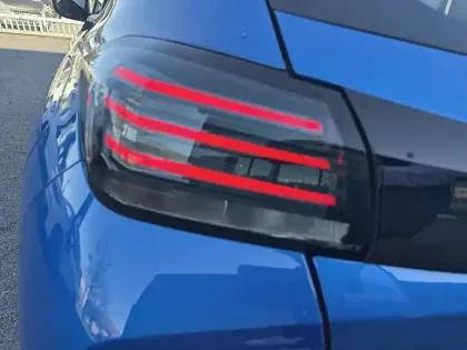 Photo 16 Peugeot 208  Hybrid 100 e-DCS6