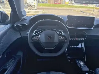 Photo 28 Peugeot 208  Hybrid 100 e-DCS6