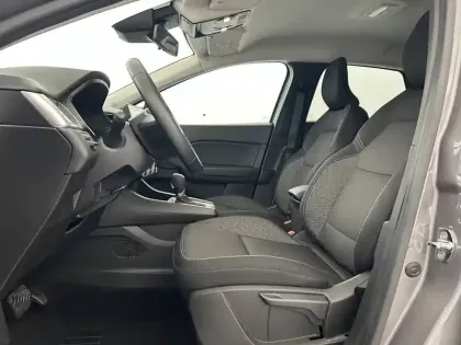 Photo 18 Renault Captur  E-Tech full hybrid 145