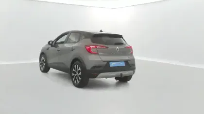 Photo 12 Renault Captur  E-Tech full hybrid 145