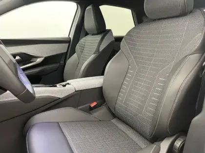 Photo 13 Peugeot 3008  Electrique 210 ch 73 kWh