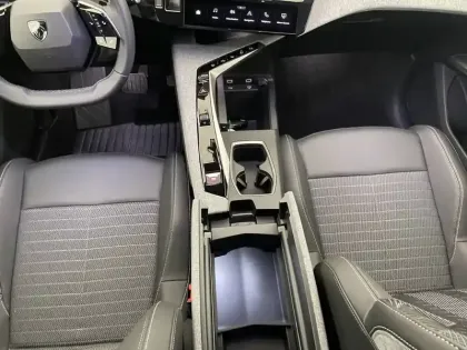 Photo 24 Peugeot 3008  Electrique 210 ch 73 kWh