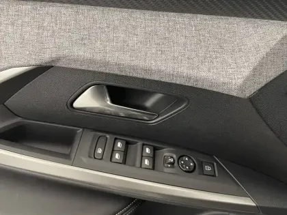 Photo 31 Peugeot 3008  Electrique 210 ch 73 kWh