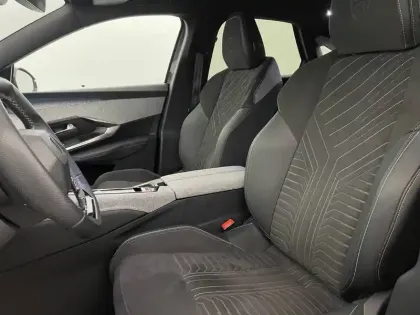 Photo 77 Peugeot 3008  Hybrid 136 e-DCS6