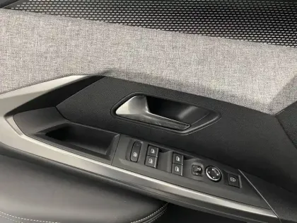 Photo 63 Peugeot 3008  Hybrid 136 e-DCS6