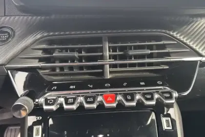 Photo 19 Peugeot 208  PureTech 100 S&S EAT8