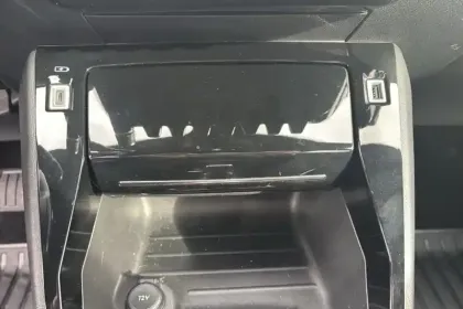 Photo 24 Peugeot 208  PureTech 100 S&S EAT8