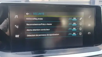 Photo 29 Peugeot 2008  Moteur électrique 136 ch