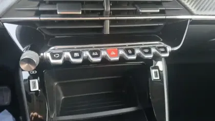 Photo 30 Peugeot 2008  Moteur électrique 136 ch