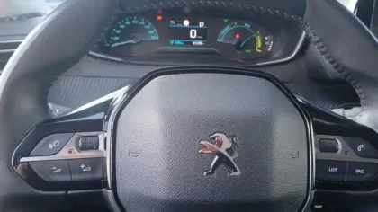 Photo 18 Peugeot 2008  Moteur électrique 136 ch