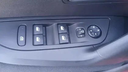 Photo 35 Peugeot 2008  Moteur électrique 136 ch