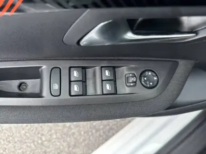 Photo 17 Peugeot 208  BlueHDi 100 S&S BVM6